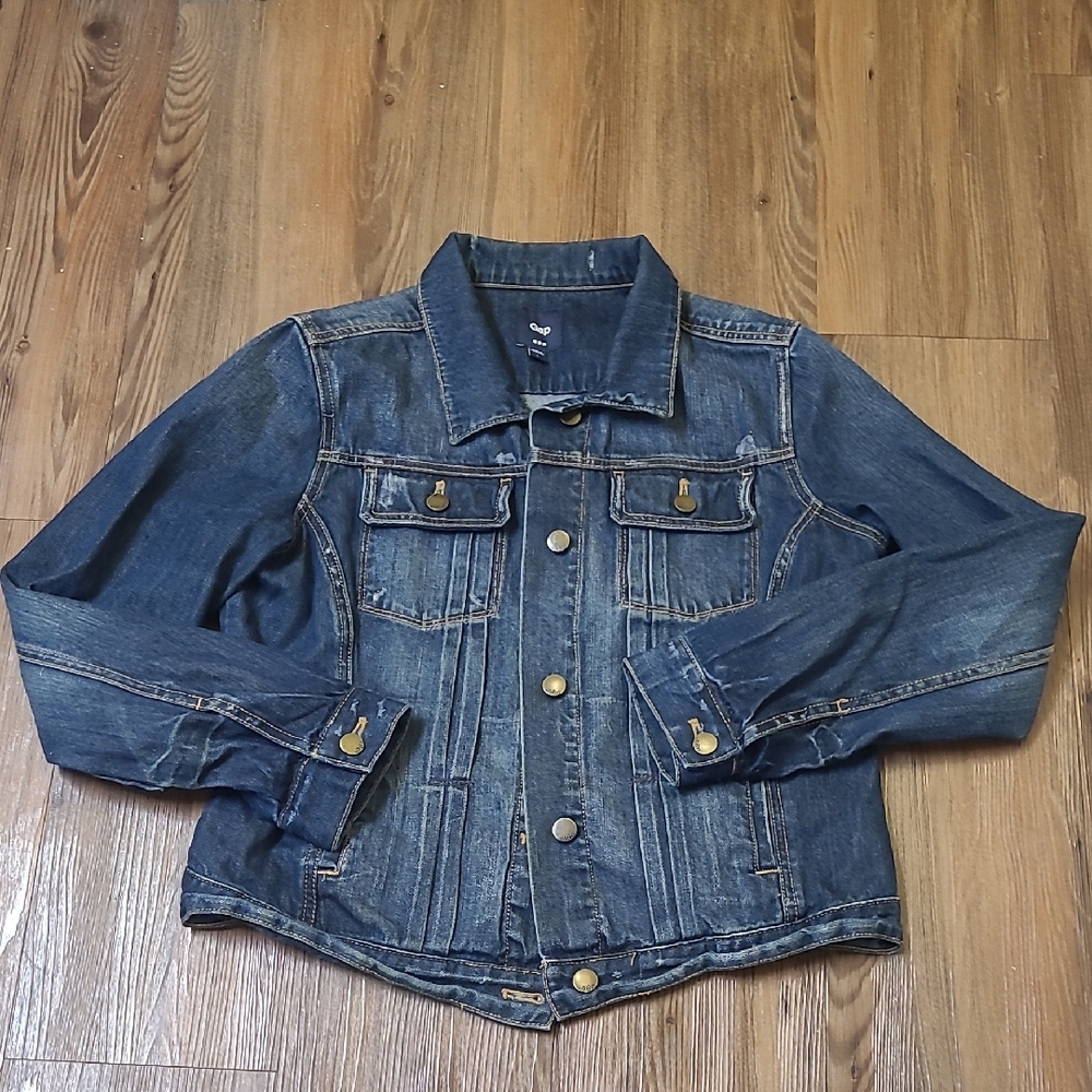 GAP women Blue Denim Jacket color blue zise L used exelente. condition.